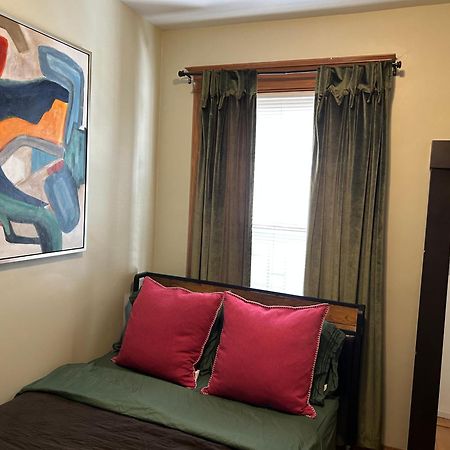 Green Room In Dorothys Bnb Chicago Exterior photo
