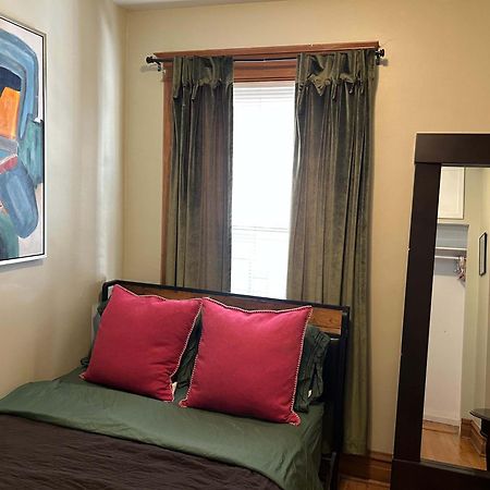 Green Room In Dorothys Bnb Chicago Exterior photo